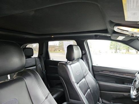 Used 2018 Jeep Grand Cherokee Overland image 12