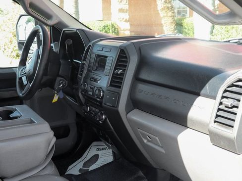 Used 2017 Ford F550 2WD Crew Cab Super Duty image 42