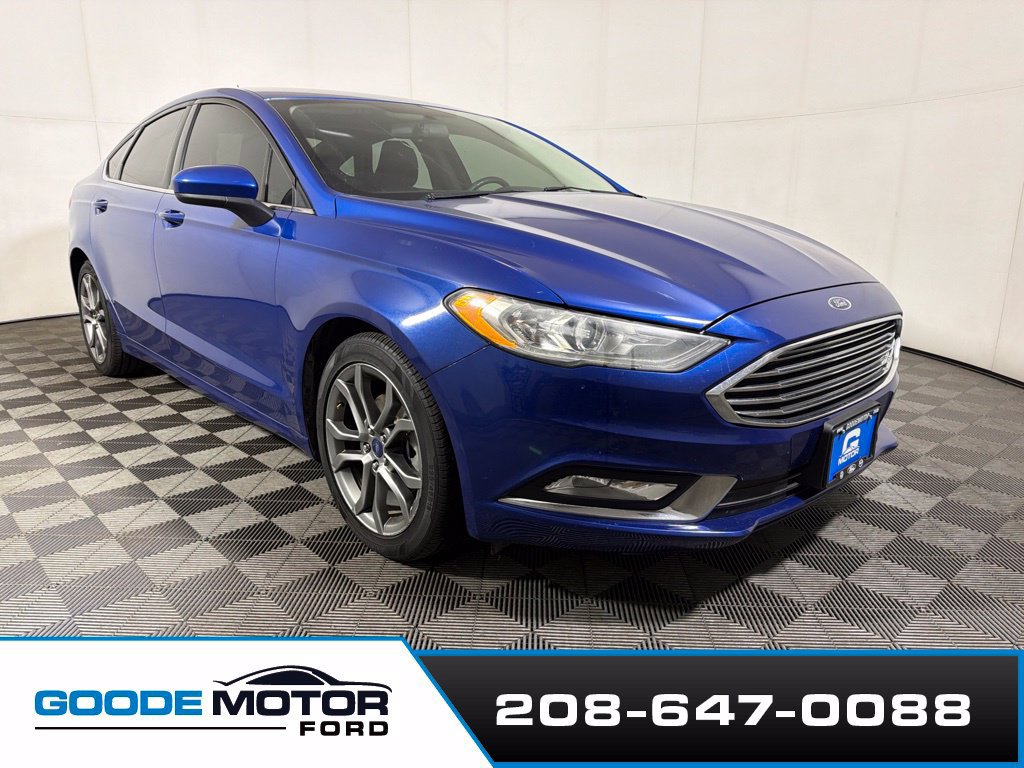 Used 2017 Ford Fusion SE w/ Equipment Group 201A FWD image 2