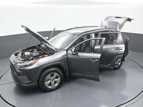 Used 2024 Toyota RAV4 XLE AWD/4WD image 58