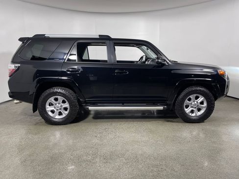 Certified 2022 Toyota 4Runner SR5 Premium image 2