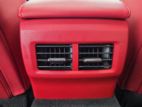 Used 2024 Chrysler Pacifica Limited FWD image 15