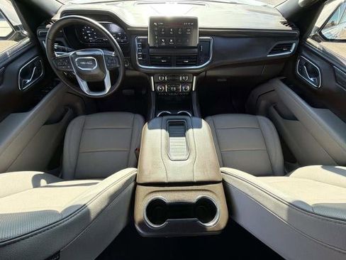 Used 2024 GMC Yukon XL SLT w/ SLT Luxury Package image 70