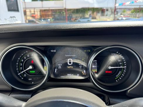 Used 2023 Jeep Wrangler Unlimited w/ Cold Weather Group AWD/4WD image 19