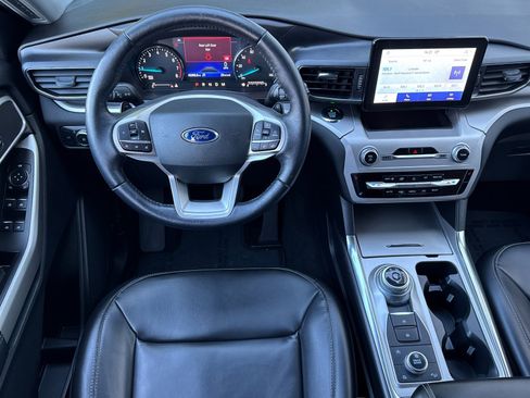 Used 2021 Ford Explorer XLT w/ Equipment Group 202A image 14