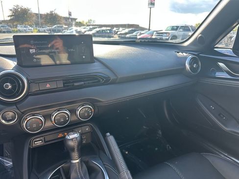 Used 2025 MAZDA MX-5 Miata RF Grand Touring RWD image 17