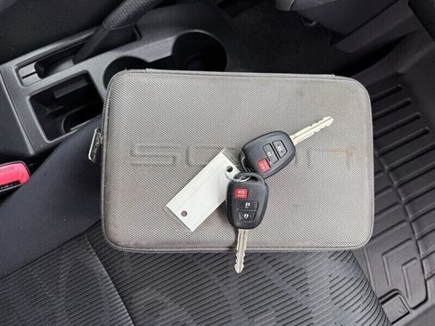 Used 2015 Scion xB FWD image 28