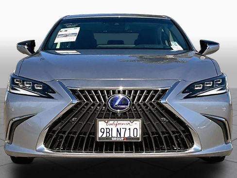 Certified 2022 Lexus ES 300h w/ Accessory Package FWD image 3