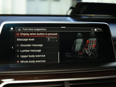 Used 2022 BMW 750i xDrive w/ Executive Package image 17