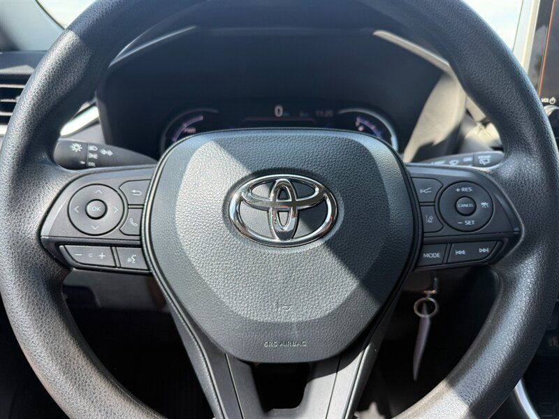 Used 2023 Toyota RAV4 LE AWD/4WD image 20
