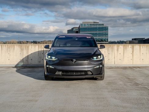 Used 2024 Tesla Model X image 2