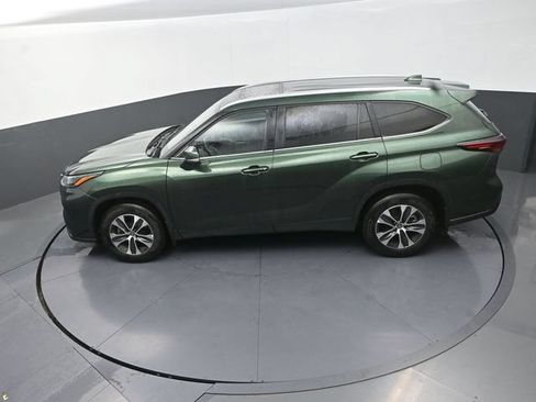 Used 2025 Toyota Highlander XLE AWD/4WD image 27