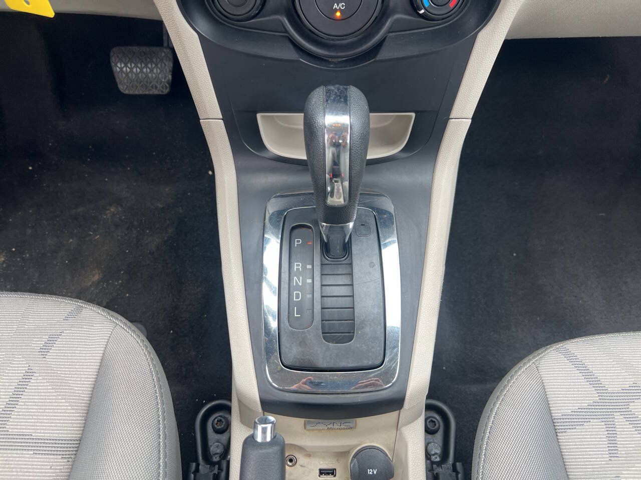 Used 2013 Ford Fiesta SE FWD image 16