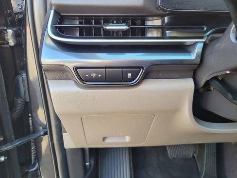 Used 2025 Kia Carnival FWD image 22