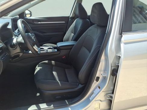 Used 2023 Nissan Altima 2.5 SV w/ SV Premium Package FWD image 12