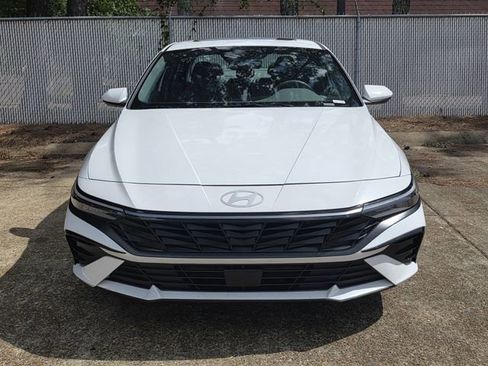 Used 2024 Hyundai Elantra SEL w/ Convenience Package FWD image 10