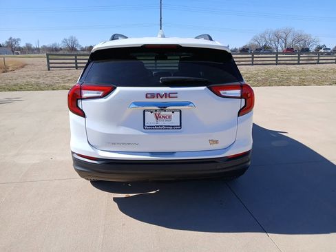 Used 2024 GMC Terrain SLE w/ Driver Convenience Package image 6