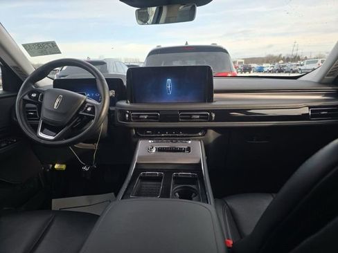 Used 2025 Lincoln Aviator AWD image 12
