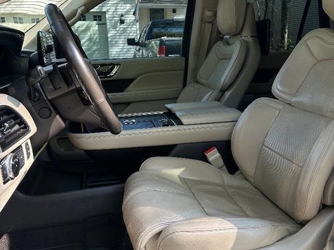 Used 2018 Lincoln Navigator Reserve w/ Technology Package image 9