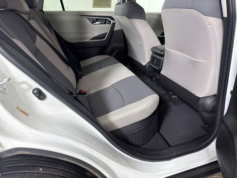 Used 2022 Toyota RAV4 XLE AWD/4WD image 15