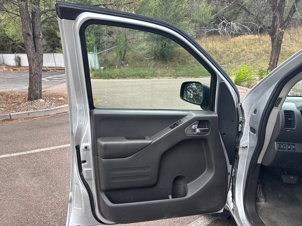 Used 2018 Nissan Frontier SV w/ Value Truck Package AWD/4WD image 9