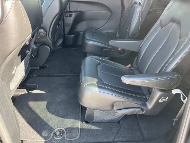 Certified 2026 Chrysler Pacifica Select FWD image 18