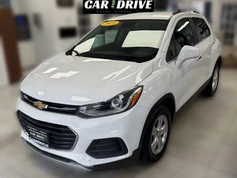 Used 2019 Chevrolet Trax LT w/ LT Convenience Package FWD image 1