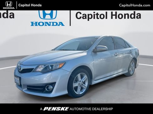 Used 2013 Toyota Camry SE image 1