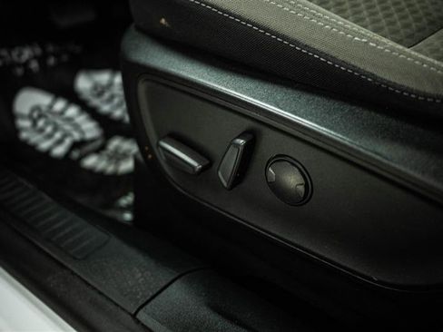 Used 2022 Ford Escape SE w/ SE Sport Appearance Package image 16