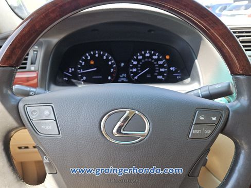 Used 2011 Lexus LS 460 L w/ Luxury Pkg RWD image 19