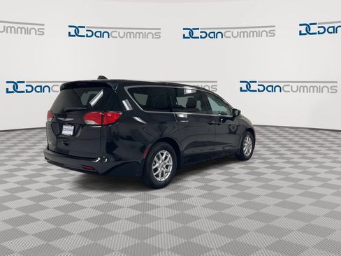 Used 2023 Chrysler Voyager LX FWD image 8