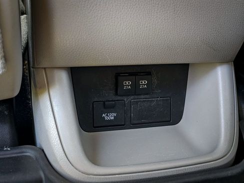 Used 2019 Toyota Highlander XLE AWD/4WD image 35