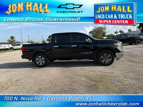 Used 2018 Nissan Titan SV w/ SV Convenience Package AWD/4WD image 18