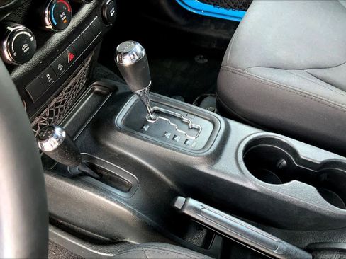 Used 2018 Jeep Wrangler Unlimited Sport S image 17