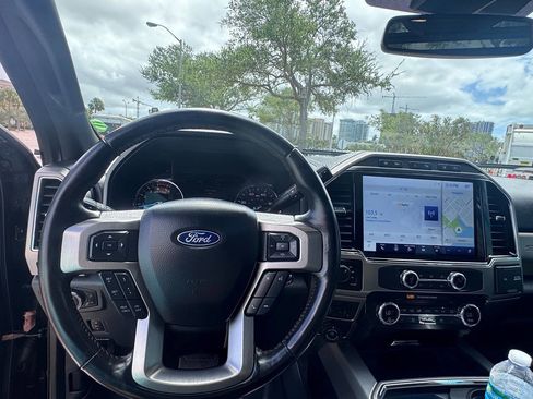 Used 2022 Ford F450 Platinum w/ FX4 Off-Road Package image 19