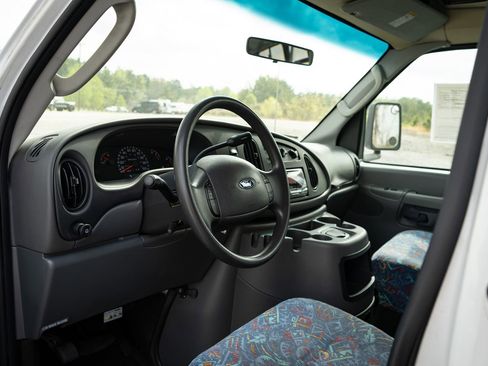 Used 2003 Ford E-450 and Econoline 450 RWD image 12
