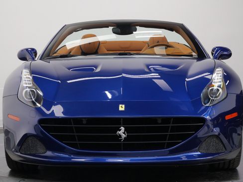 Used 2017 Ferrari California T RWD image 4
