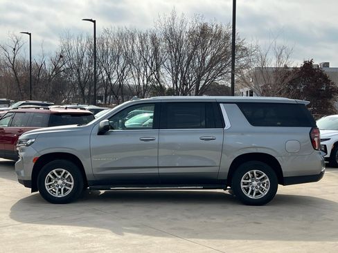 Used 2024 Chevrolet Suburban LT image 6