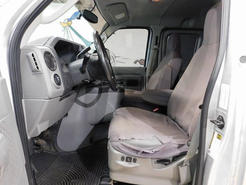 Used 2014 Ford E-250 and Econoline 250 w/ Power Group image 30