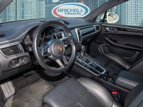 Used 2018 Porsche Macan Base image 14