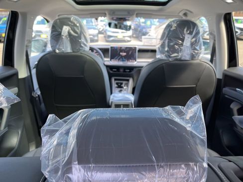 New 2026 Volkswagen Tiguan SE AWD/4WD image 15