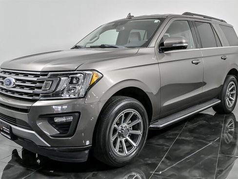 Used 2019 Ford Expedition XLT w/ Equipment Group 202A image 5