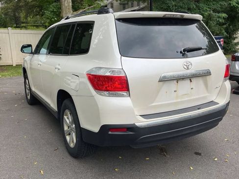 Used 2013 Toyota Highlander Plus AWD/4WD image 5