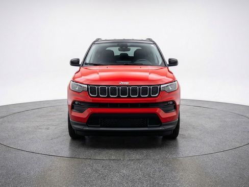 Used 2025 Jeep Compass Limited AWD/4WD image 2