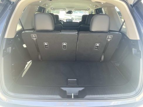 Used 2025 Honda Pilot EX-L image 8