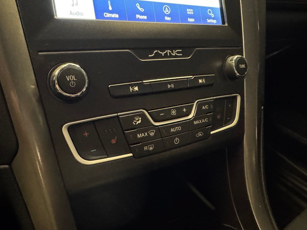 Used 2019 Ford Fusion SE AWD/4WD image 15