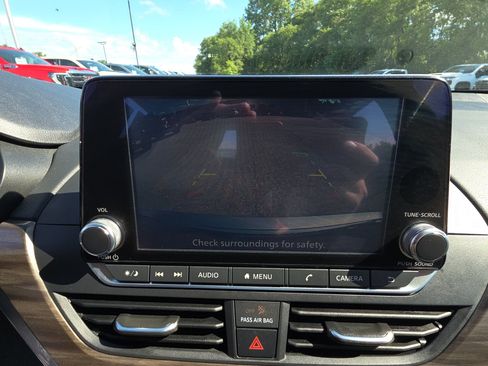 Used 2024 Nissan Altima 2.5 SV FWD image 22