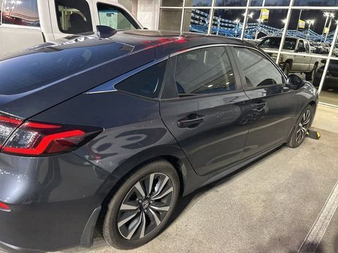 Used 2024 Honda Civic EX-L image 3