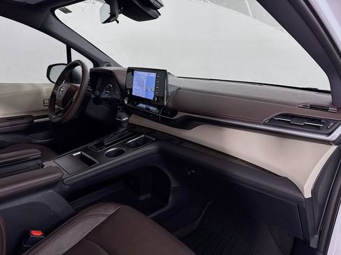 Used 2023 Toyota Sienna Platinum image 38