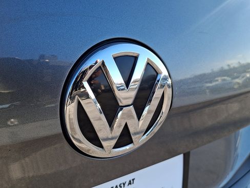 Used 2016 Volkswagen Golf SE image 30